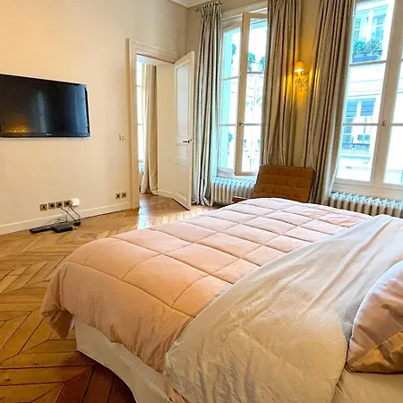 Honore Apartment