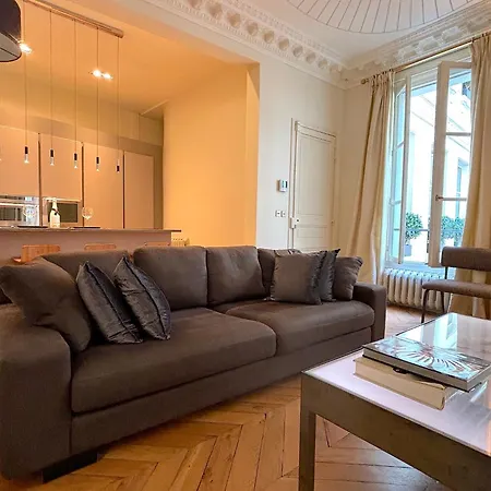 Honore Apartment *