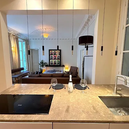Honore Apartment